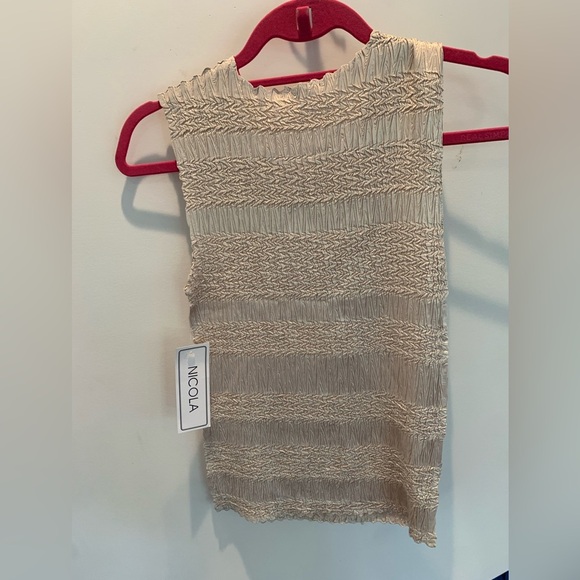 NWT NICOLA  LAYERING TANK (S-L) - Picture 3 of 3